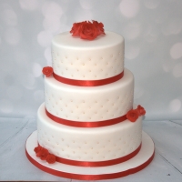 Red roses &amp; pearls 3 tier cake