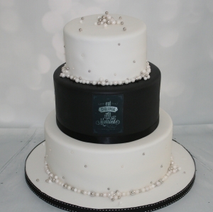 Black &amp; pearl wedding cake - 3 tier