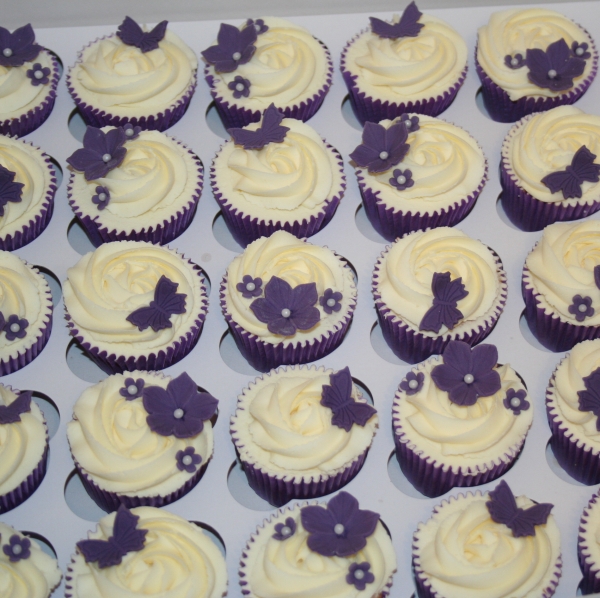 Purple flowers &amp; butterflies wedding cupcakes