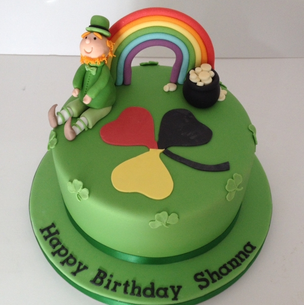 Leprechaun &amp; rainbow cake