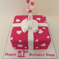 Pink present &amp; bow cake