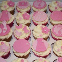 Pink/girly cupcakes - fashion theme
