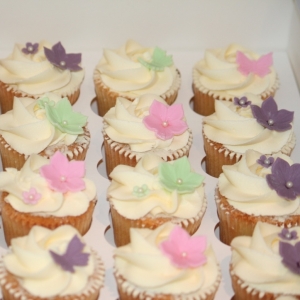 Pink, green &amp; purple flower cupcakes
