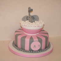 Elephant in tub babyshower cake