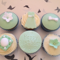 Birthday cupcakes - green (1)