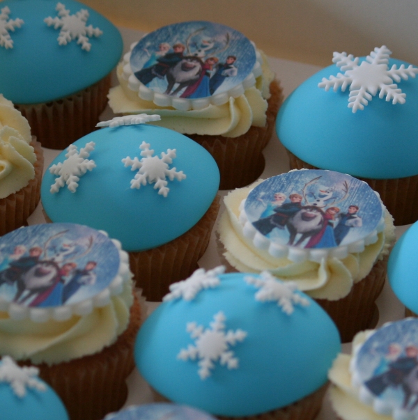 Frozen theme cupcakes - edipics