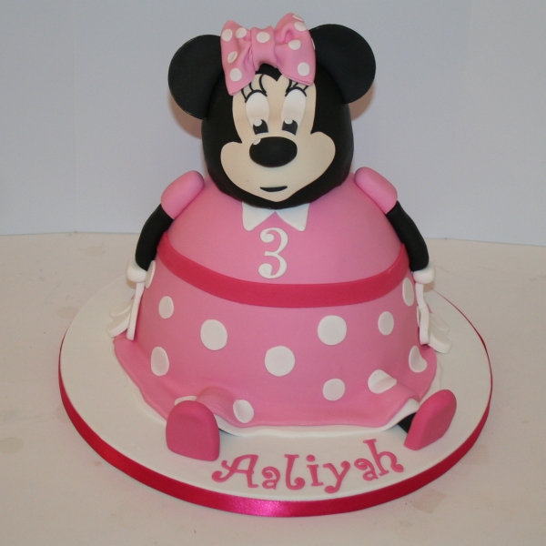 Minnie Mouse theme cake