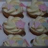 Flowers and bunting cupcakes