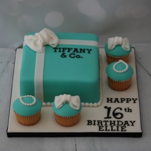 Tiffany box &amp; cupcakes