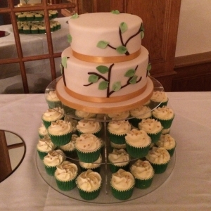 Simple forest theme wedding cake &amp; cupcakes