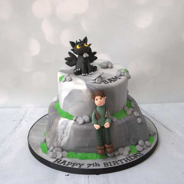 How to Train your dragon - 2 tier cake