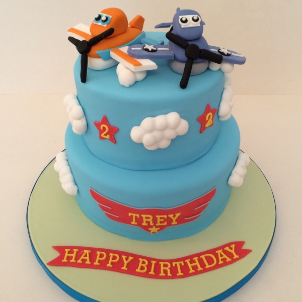 2-tier Planes &amp; clouds cake